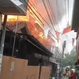 Permukiman di Gambir Jakarta Pusat Kebakaran, 21 Mobil Damkar Dikerahkan