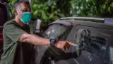 Cara Tepat Membersihkan Abu Vulkanik Gunung Anak Krakatau pada Kendaraan