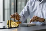 Kata Ekonom dan Perencana Keuangan soal Simpanan Emas Warga RI Capai 1.800 Ton
