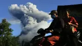 Gunung Sinabung Erupsi, Kolom Abu Membumbung Setinggi 3.500 Meter