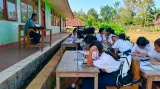 Hampir Dua Pekan Belajar di Teras, Siswa SMPN 1 Pacar masih Dibayangi Trauma Gempa