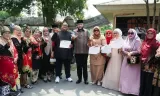 Wali Kota Padang Berikan Bantuan Rendang untuk Korban Gempa NTT