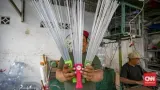 Warga RT 005/RW 02 Petukangan Utara Olah Limbah Botol Plastik Jadi Produk Bernilai Ekonomi